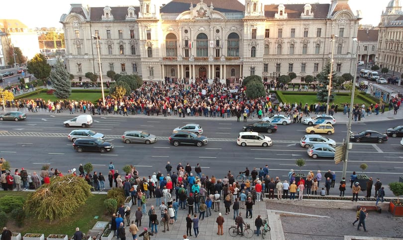 Füttyszó fogadta a fideszes képviselőket Győrben, Borkai nem jelent meg