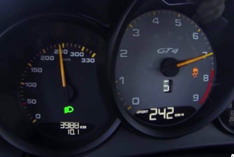 Még hogy szegény ember 911-ese a Porsche Cayman? – Videó