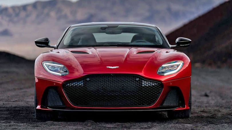 Ilyen, amikor nem érzik az idők szavát – itt a V12-es Aston Martin DBS Superleggera