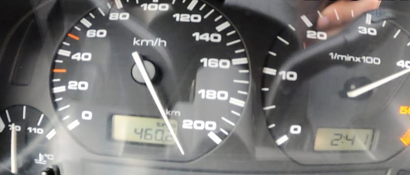 Ritkán szaladgál 200 felett egy Volkswagen Caddy – videó