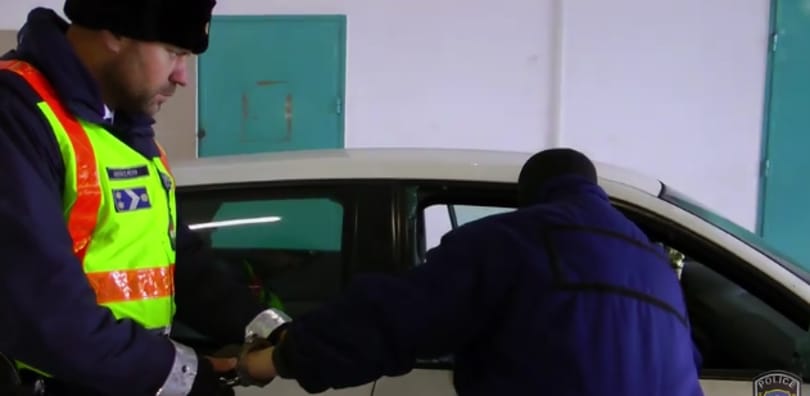 Végre! A magyar rendőrök is beszálltak a mannequin challenge-be – videók