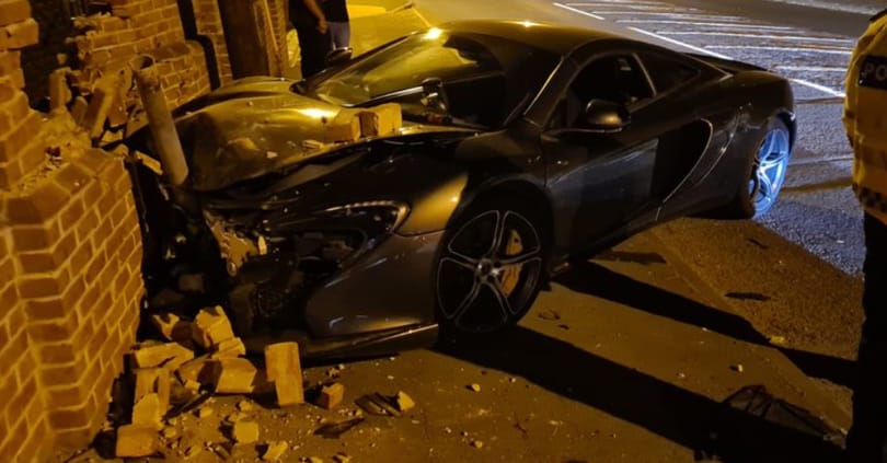 A rendőrség is finoman odaszúrt a sofőrnek, aki összetörte a McLarenjét