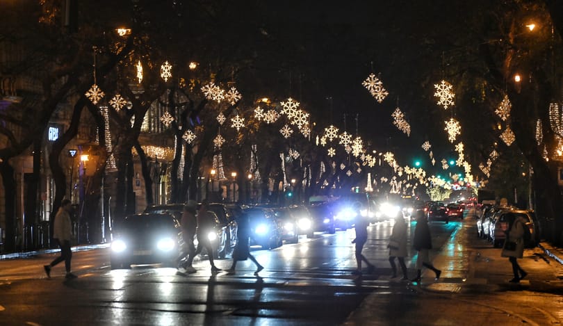 Kell egy csavar, hogy Budapest bevihesse a közvilágítást a “rezsicsökkentésbe”