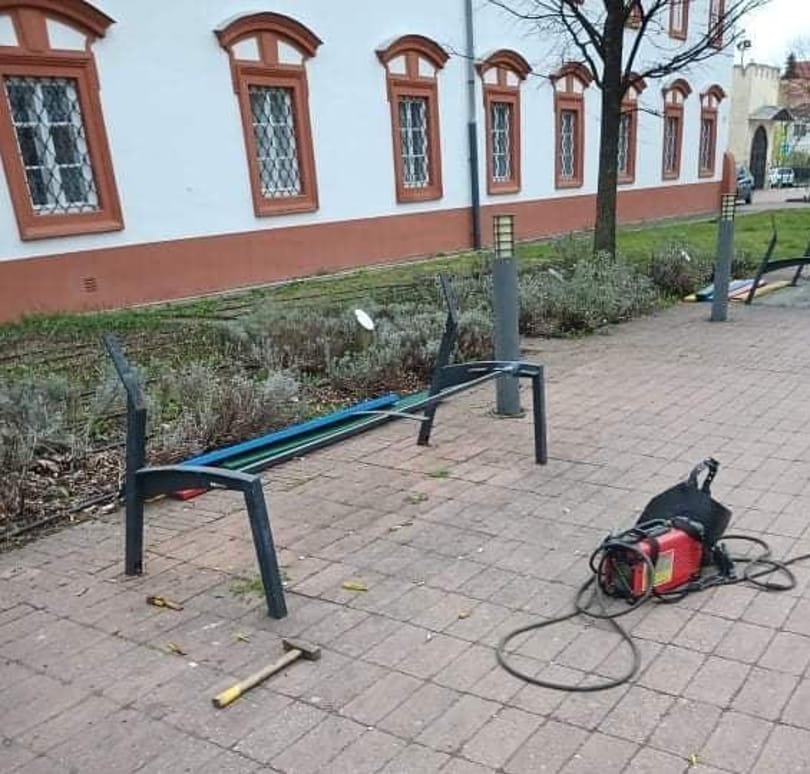 Leszerelték a Kutyapárt felújított padjait Gyöngyösön
