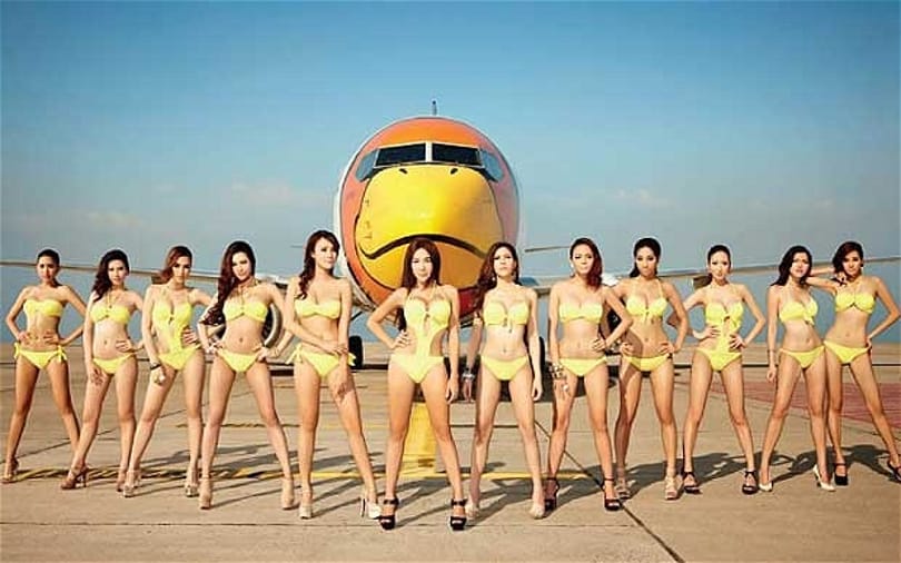 Alulöltözött szupermodellek hirdetik a thai légitársaságot