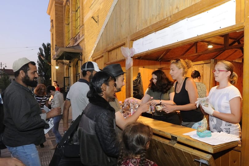 Fotók: Így segítenek civilek a migránsoknak Szegeden