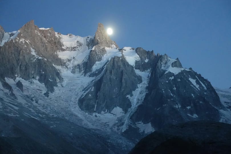 Lavina sodort el nyolc síelőt a Francia-Alpokban, ketten meghaltak