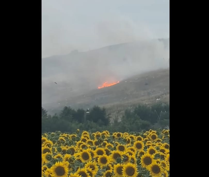 Videón látszik, ahogy lángol a pusztazámori szeméttelep