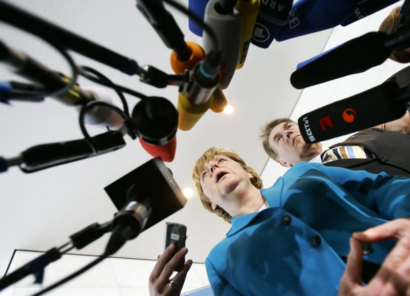 Hajszálon múlhat Merkel abszolút többsége