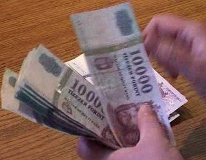Tovább gyengült a forint 