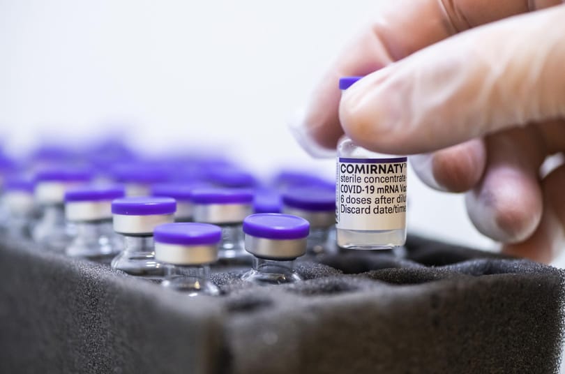 Jóváhagyta az Európai Gyógyszerügynökség az új típusú Pfizer és Moderna vakcinákat