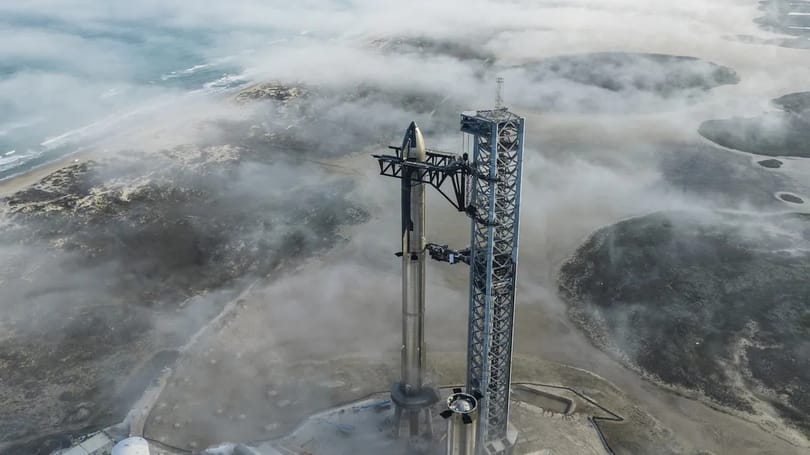 Már az indítóálláson van a SpaceX Csillaghajója, csak a hatóság engedélye kell a starthoz