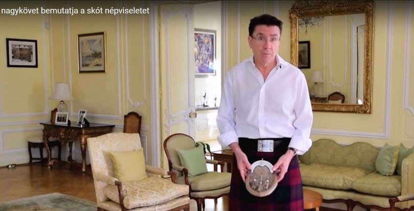A brit nagykövet magyar nyelvvizsgára készül, ön is adhat neki tanácsokat