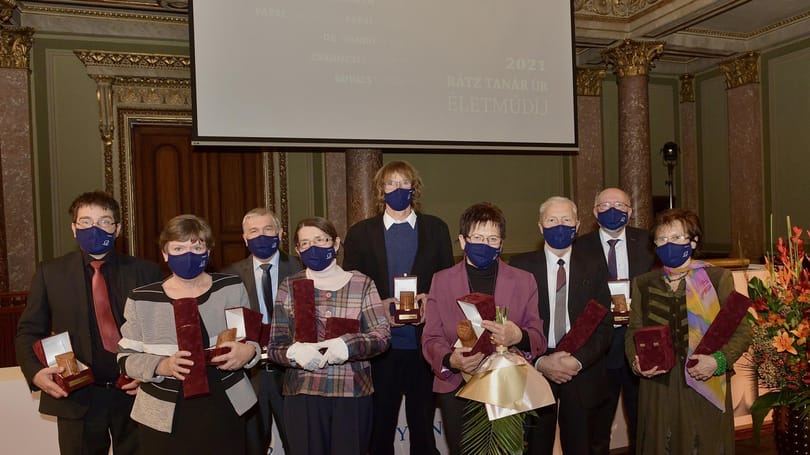 Másfél millió forintos életműdíjjal ismertek el nyolc tanárt