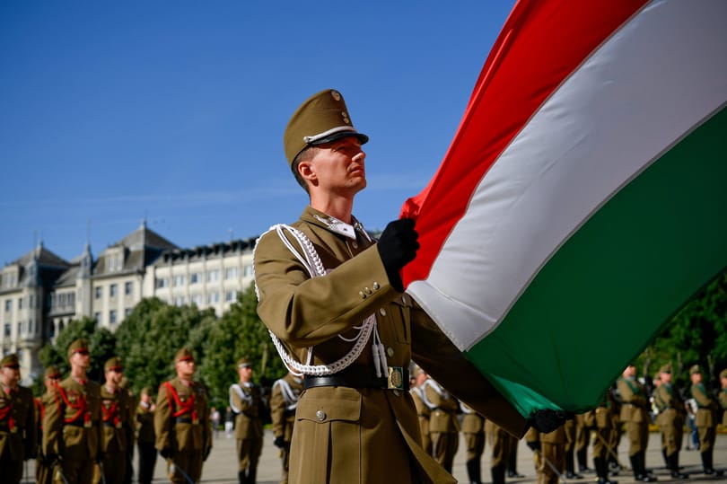 Nyerhetne az ország azzal, ha eltörölne egy ünnepnapot?