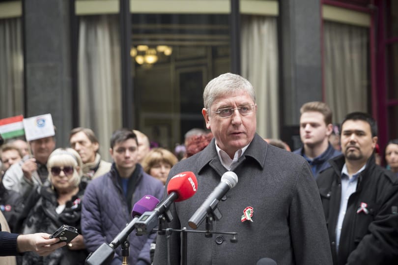 Gyurcsány galamblelkű Ferenc kap egy gyomrost Kovácstól