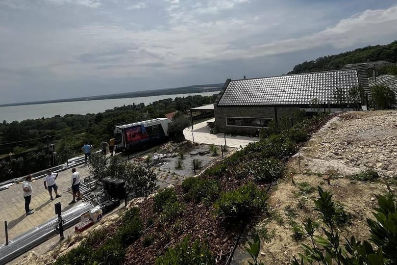 Hadházy: Szőlőbirtoknak álcázott villát épít Tihanyban, a nemzeti park területén Zsidai Roy
