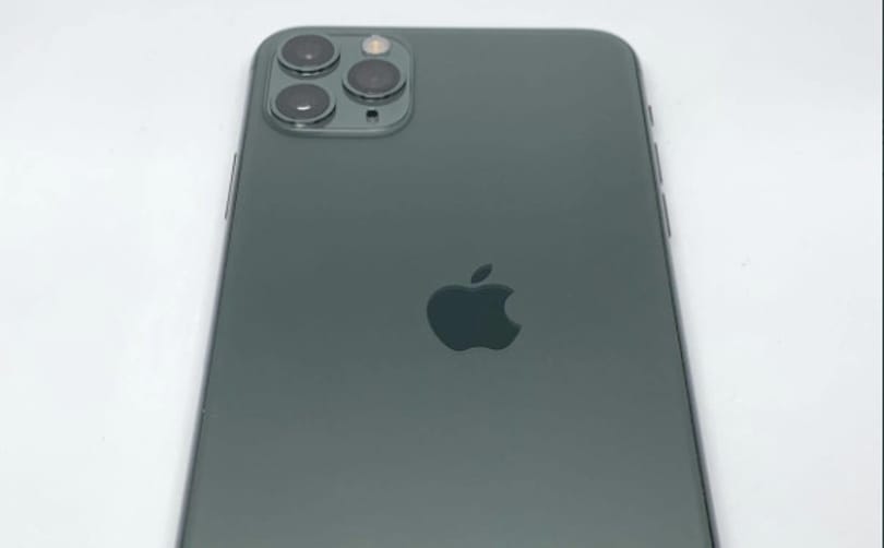 2700 dollárt fizettek ki egy iPhone-ért, amelyen elcsúszott a logó