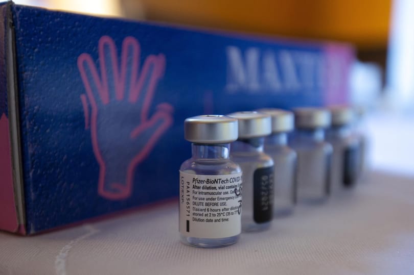 Átlépte a 30 milliós határt a franciaországi beoltottak száma