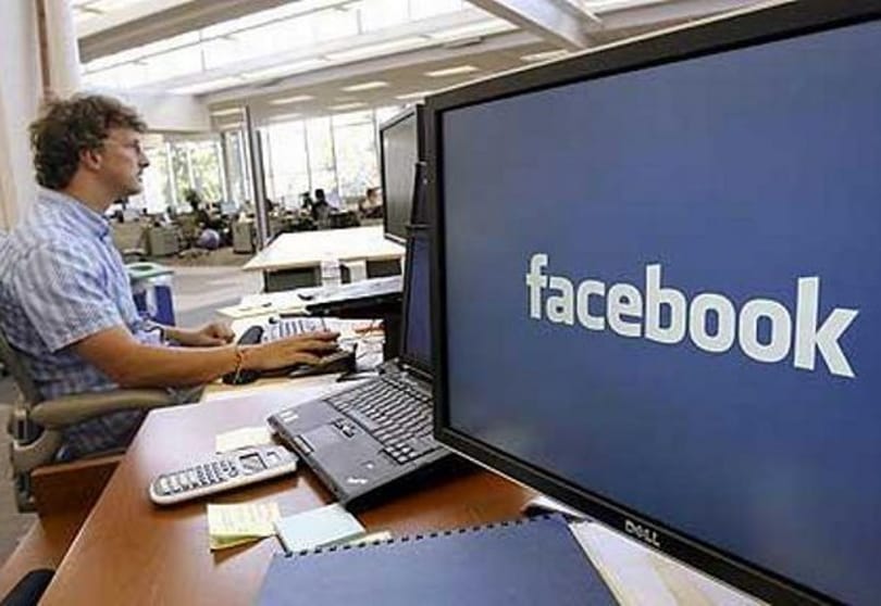 17 éves osztálytársnője félmeztelen fotóját rakta ki a netre egy fiú
