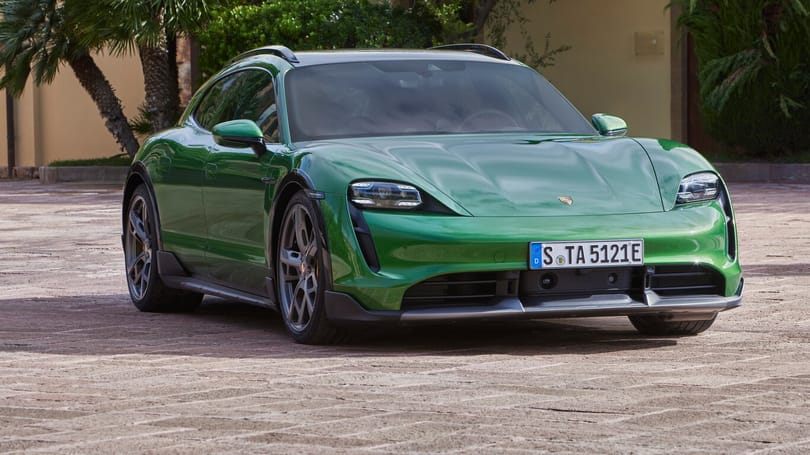 Bemutatkozott a családi Porsche Taycan