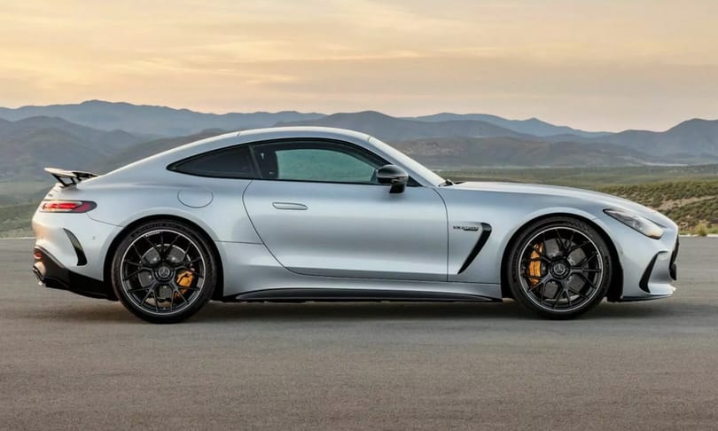 Hiába a biturbó V8, ha ólomnehéz az új Mercedes-AMG sportkupé