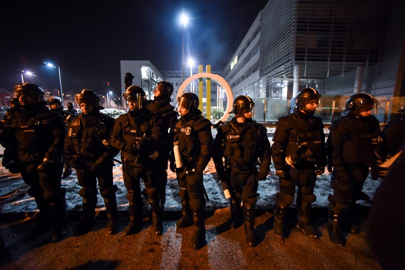 A tüntetésről hazafelé gyulladt ki a Vas megyei rendőrök teherautója