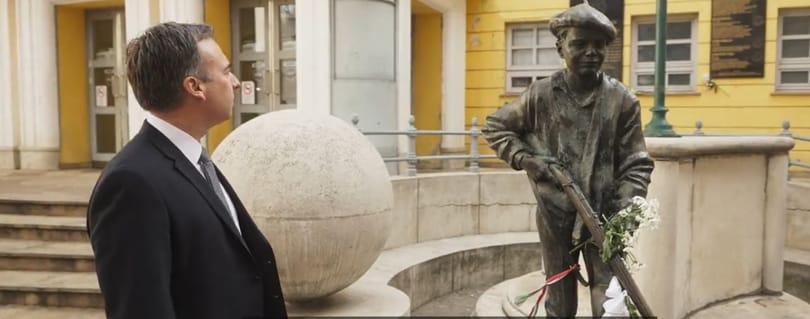 A demokrácia mellett kiállva tiszteleghetünk 1956 emléke előtt - üzent a Corvin közből az amerikai nagykövet