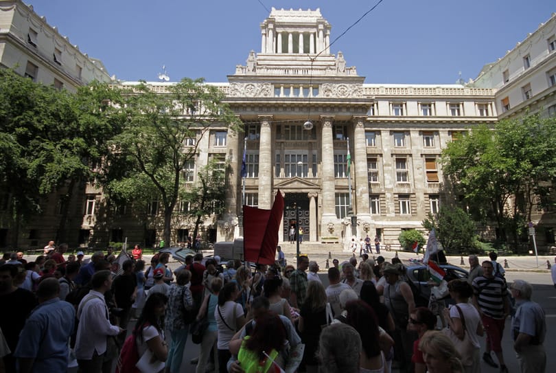 Fotó: a végső ítéletre várnak a devizahitelesek