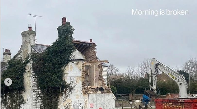 Rosszul lettek a munkások, amikor megtudták, hogy Banksy egy alkotását rombolták le