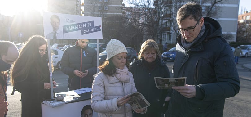 Kétszer 235 ezer aláírást gyűjtött össze az ellenzék a népszavazásra