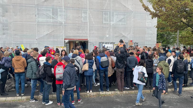 Berendelték a tankerülethez a gödöllői igazgatót, majd közölték, négy helyen tanulnak jövő héttől a diákok