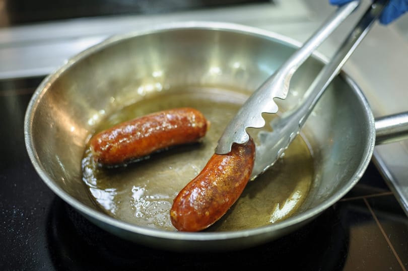 Egyelőre vasárnap is nyitva lehetnek az éttermek és a mozik