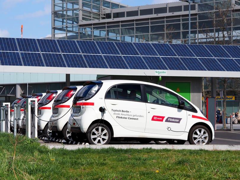 A metró utasai termelnek energiát, az autópálya tölti az elektromos autót - így aknázzák ki az alternatív energiaforrásokat a városok