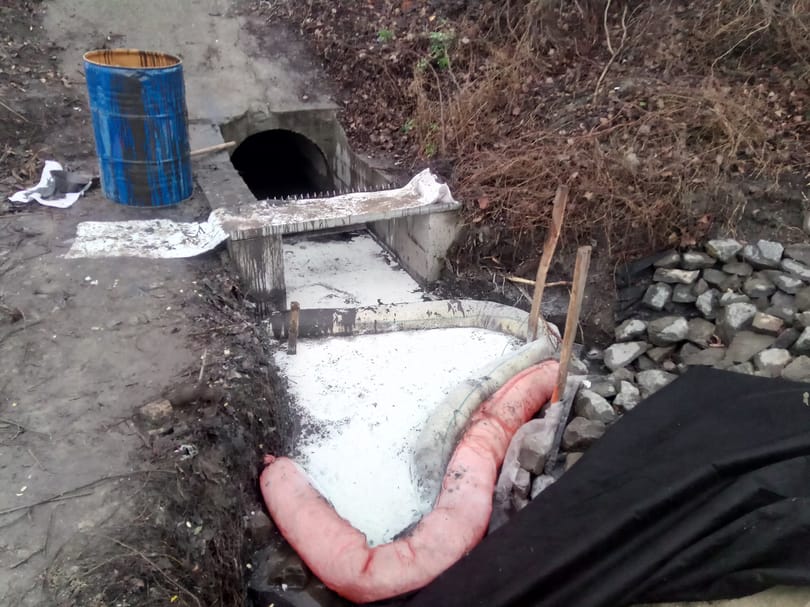 Szerdán ismét nagy mennyiségű olaj jelent meg a szigetszentmiklósi csatornánál