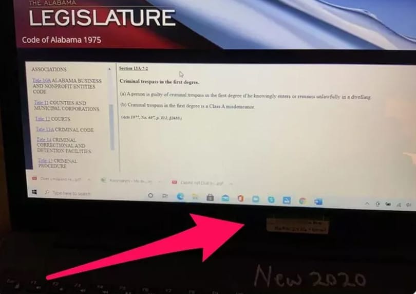 Nem volt okos az amerikai képviselő, aki a jelszavával együtt rakott ki egy fotót a netre