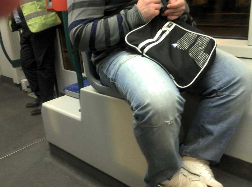 Vigyázat, nyakunkon a márkaterror! Van önnek Fila táskája? 