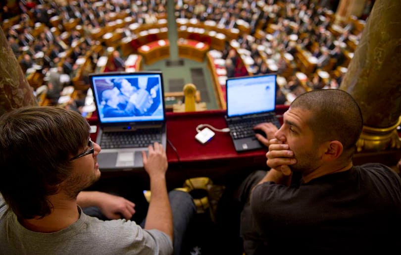 Este hétkor kezdték tárgyalni a parlament napirendjét