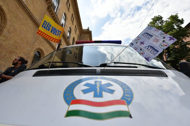 Csökkent a béremelés után a mentősök fizetése