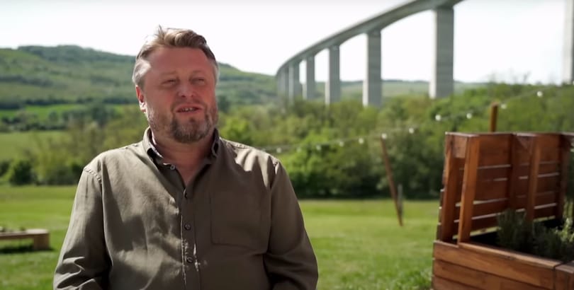 ALS betegsége miatt a tulajdonos bezárja a kőröshegyi Völgyhíd Konyha & Rét éttermet