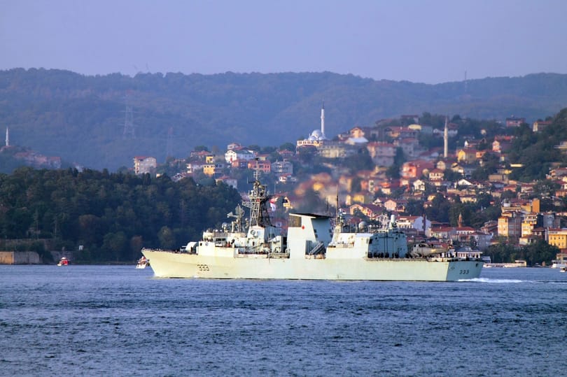 Orosz vadászgépek bukkantak fel egy kanadai hadihajó felett