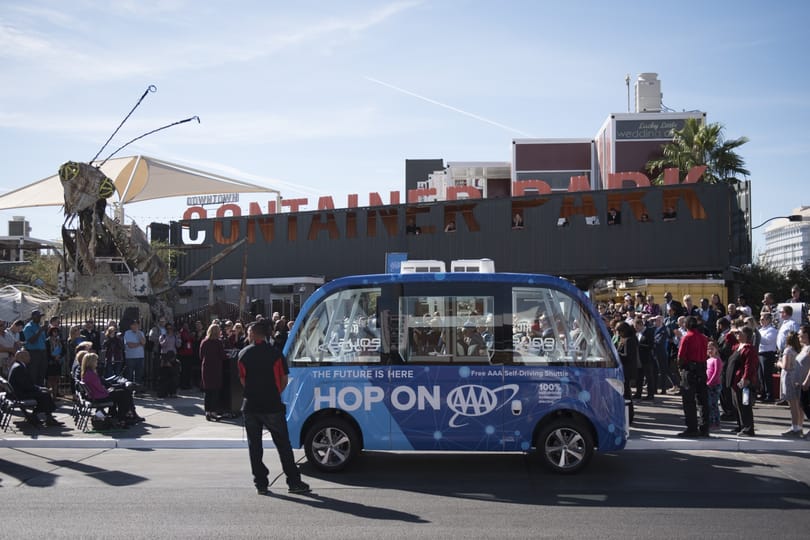 Első útján balesetezett a Las Vegas-i önvezető busz