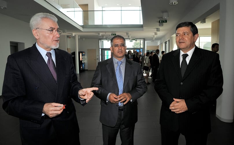 Szokásjogot megtörve megy neki a kormány az egyetemi lobbiknak