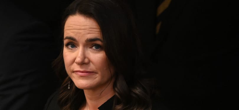 A Momentum törvénymódosítással venné el Novák Katalin juttatásait