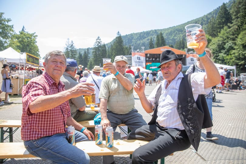 Tusványos: a világ Fidesz-fröccsel és anélkül