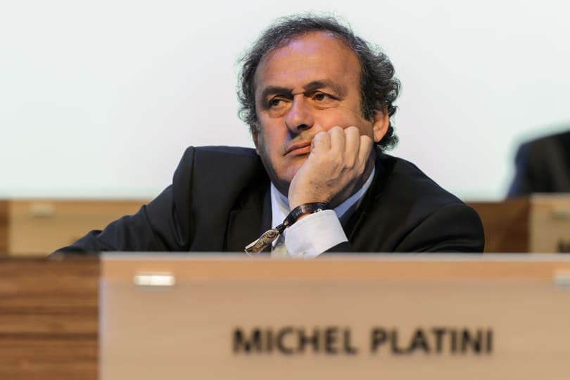 Platini öt cserét és fehér lapot szeretne a meccseken