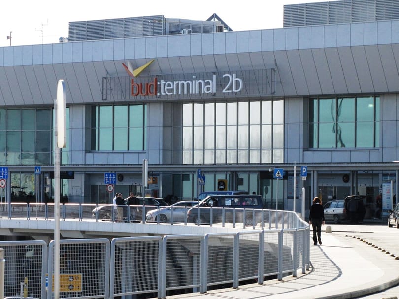 Már pályáztatják a reptéri vasutat