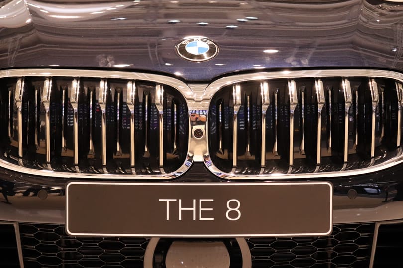 Körbefotóztuk a virtuális kulcsos vadonatúj 8-as BMW-t