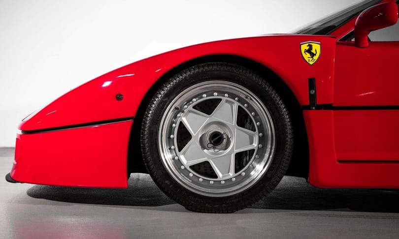 Eladó egy legendás Ferrari F40, aminek az első tulajdonosa is egy legenda