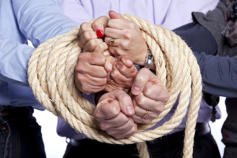 A svájci bank tehetetlen csaló brókereivel szemben